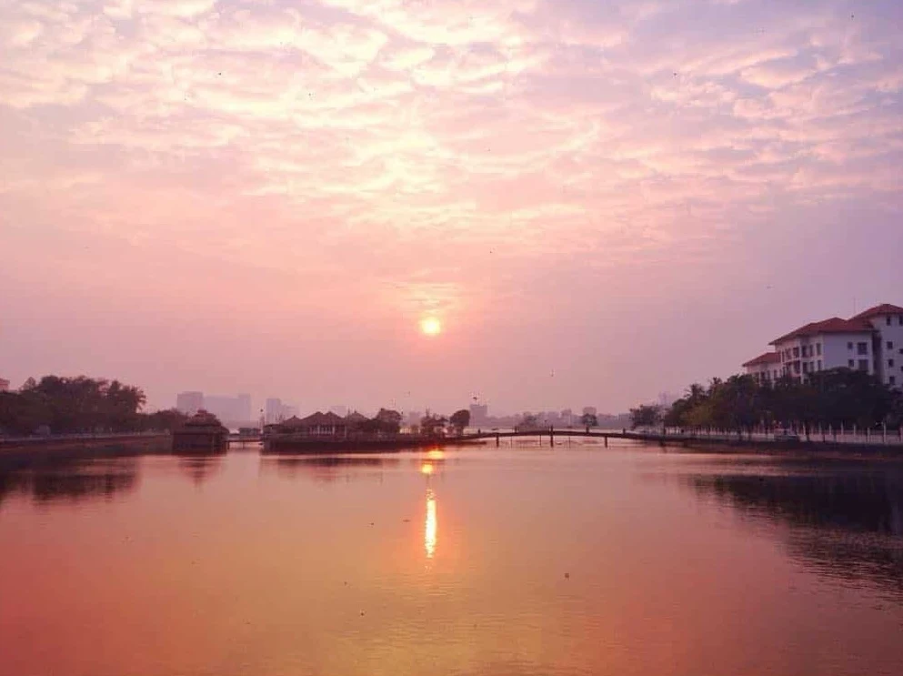 Mesmerizing sunset views around West Lake, Tay Ho