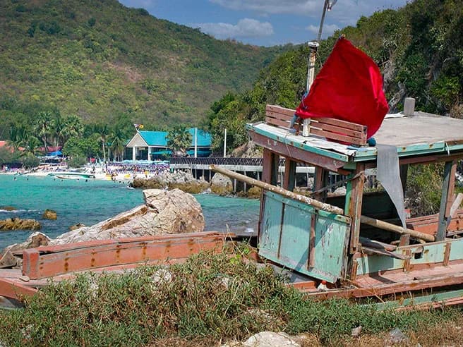 Picturesque corners on Tien Beach, one of the prettiest on Koh Lan - some of the best beaches in pattaya