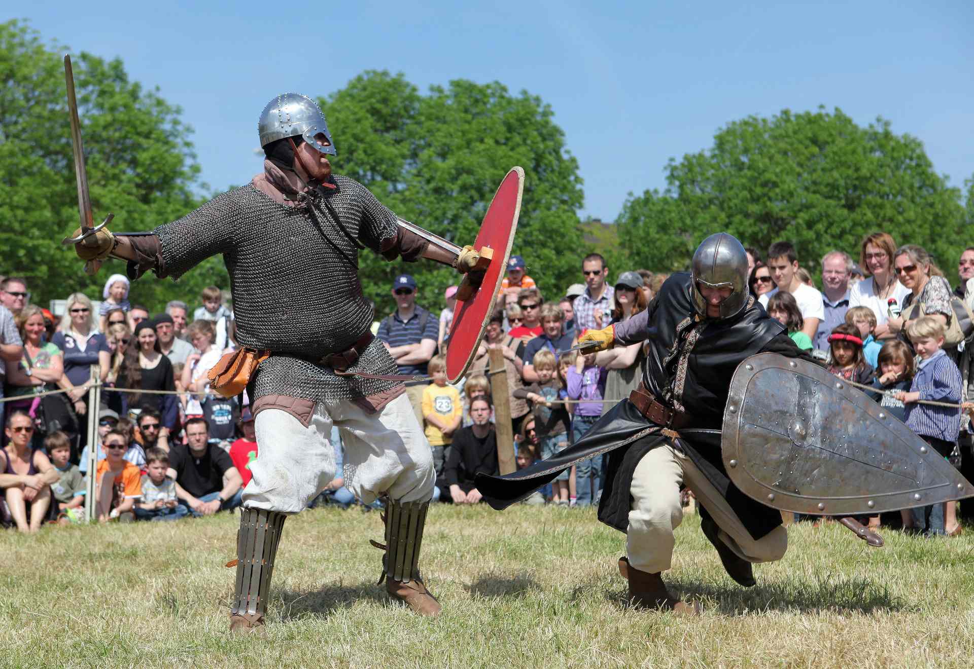 People dressed as knights performing at Burg Linn