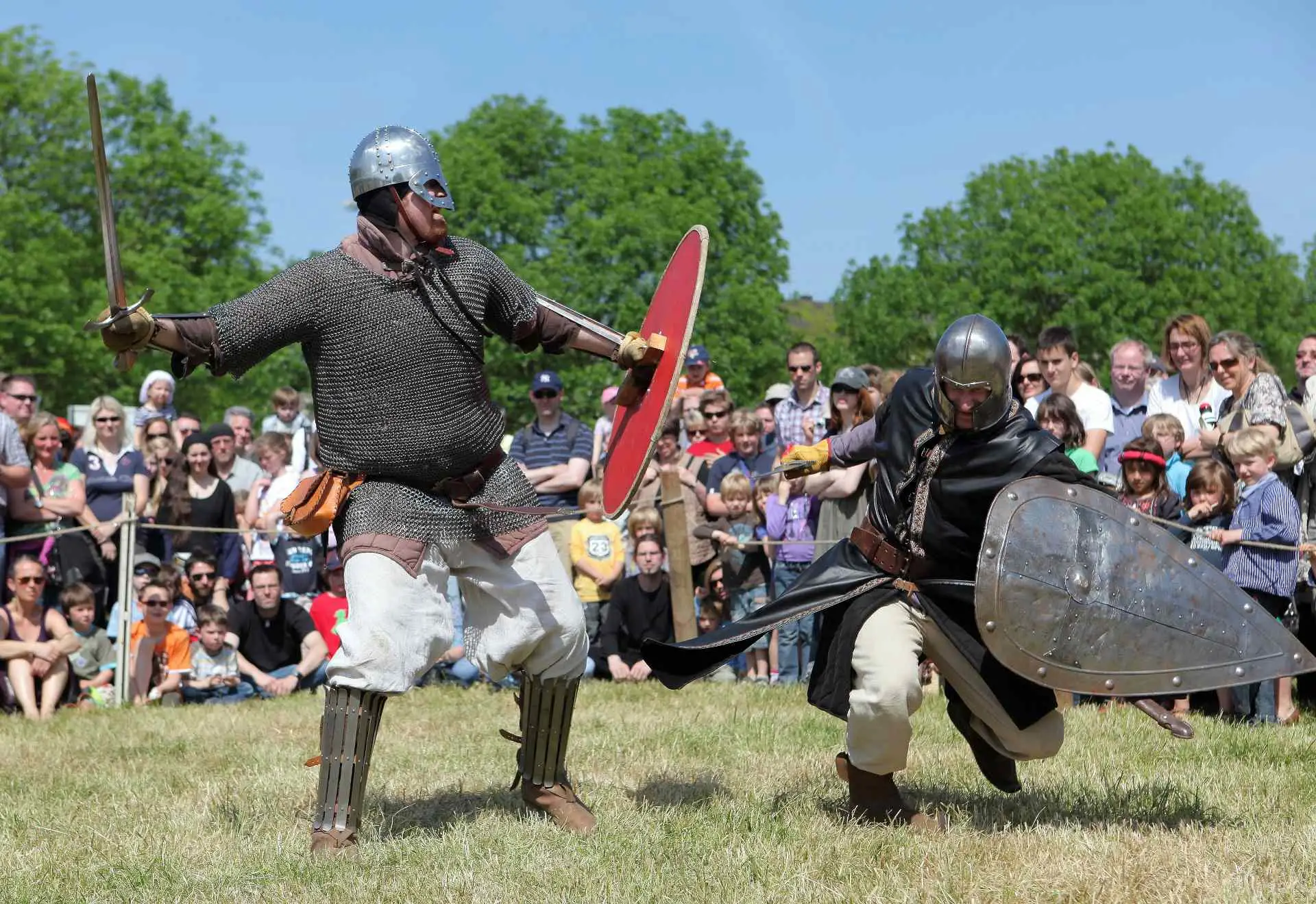 People dressed as knights performing at Burg Linn