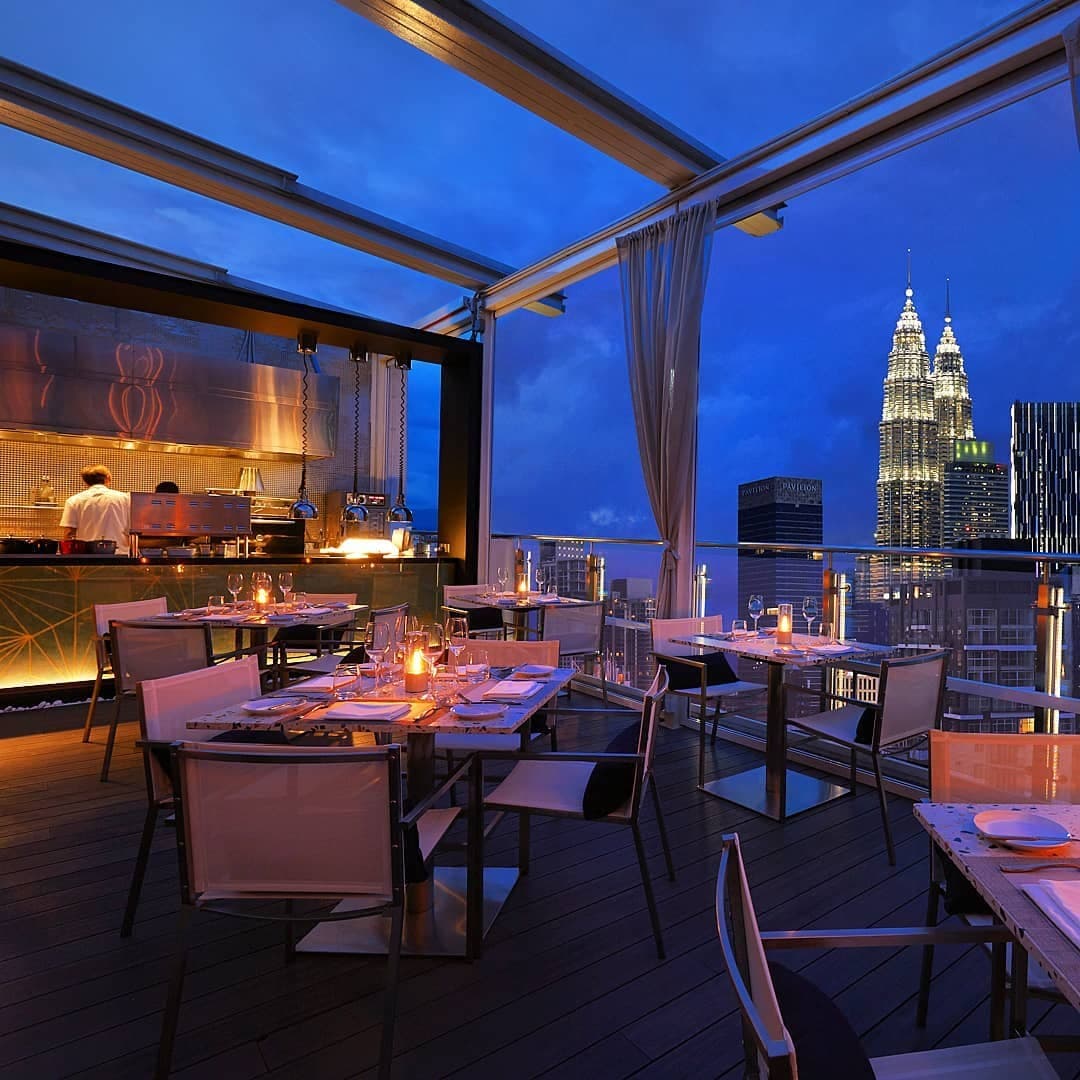 Views of the Twin Towers in the distance at Cielo
