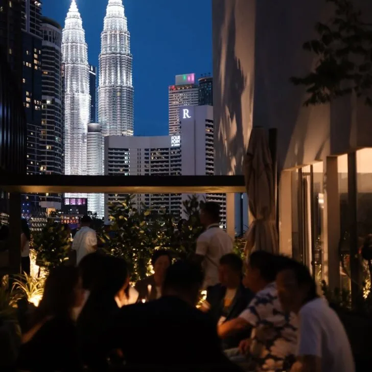 A classy option with veiws of the iconic Twin Towers lit up at night