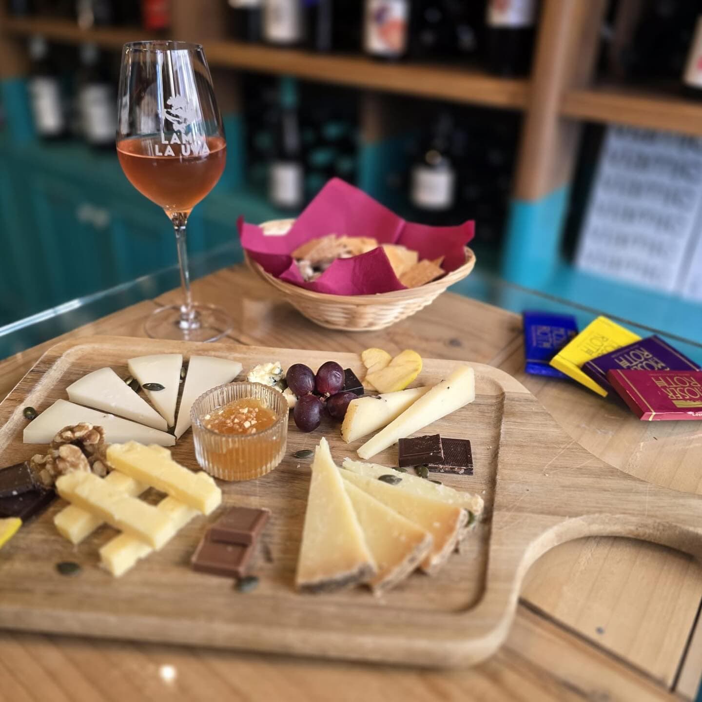 Wine and food pairings (cheese and chocolate)