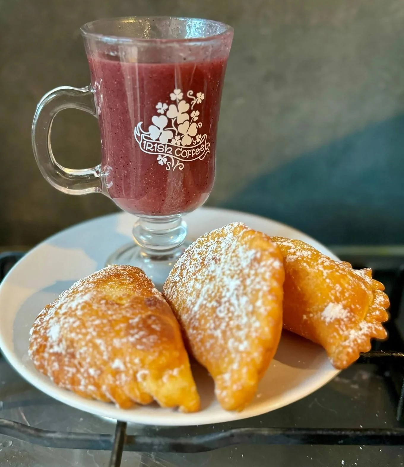 Api drink in a glass with cheese pastries on a plate