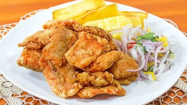 Surubí frito on a plate