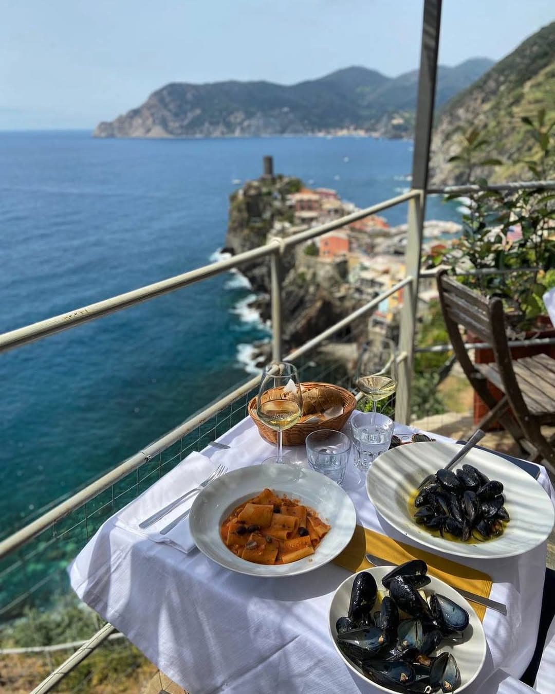 Lunch and views in Vernazza