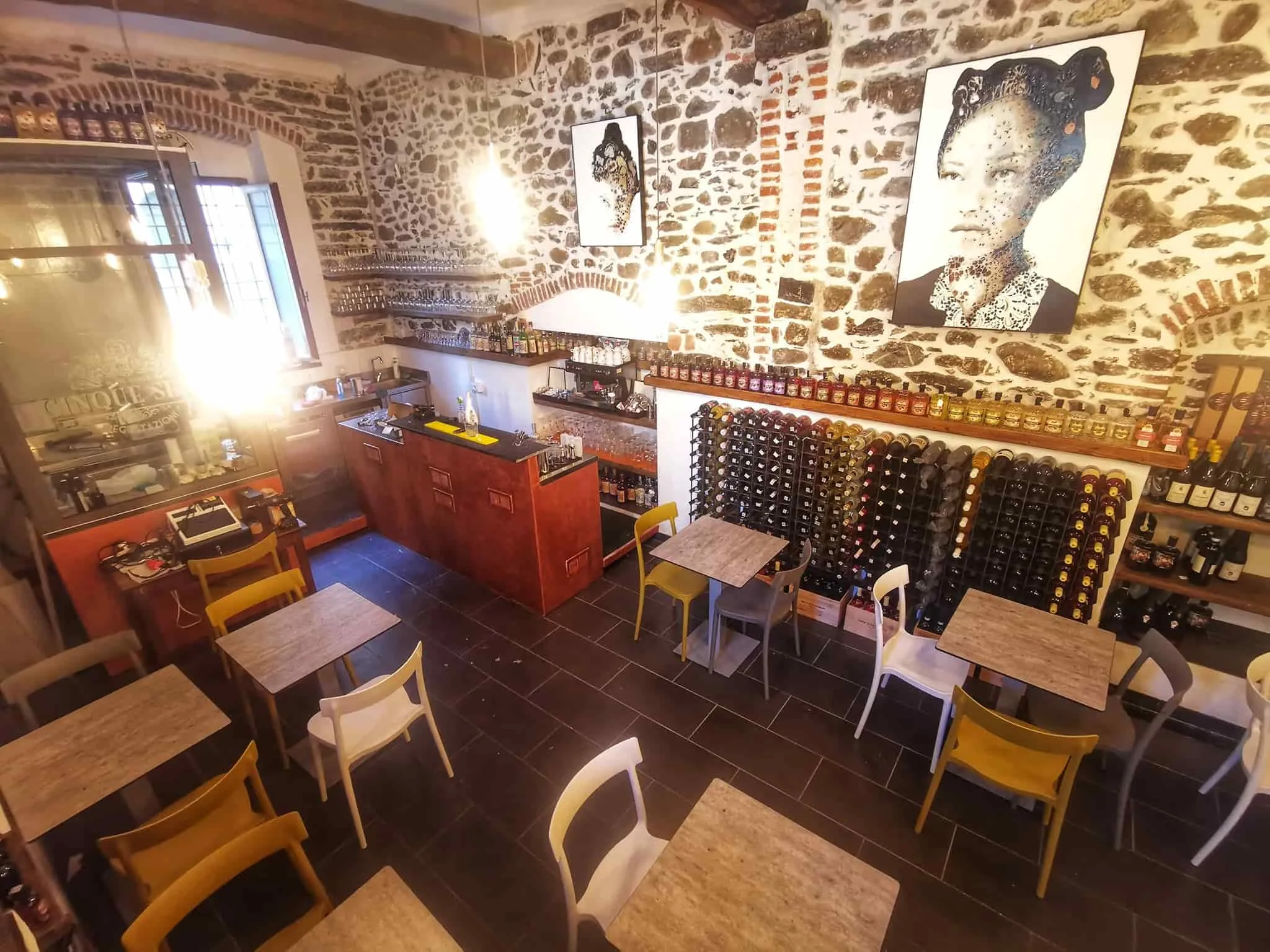 Wine tasting and pesto-making classes in Vernazza