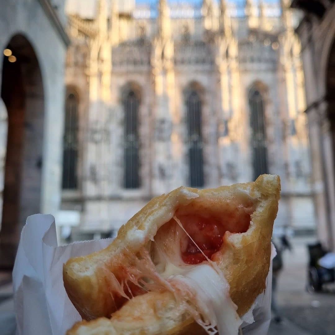 Panzerotti with tomato adnd mozarella