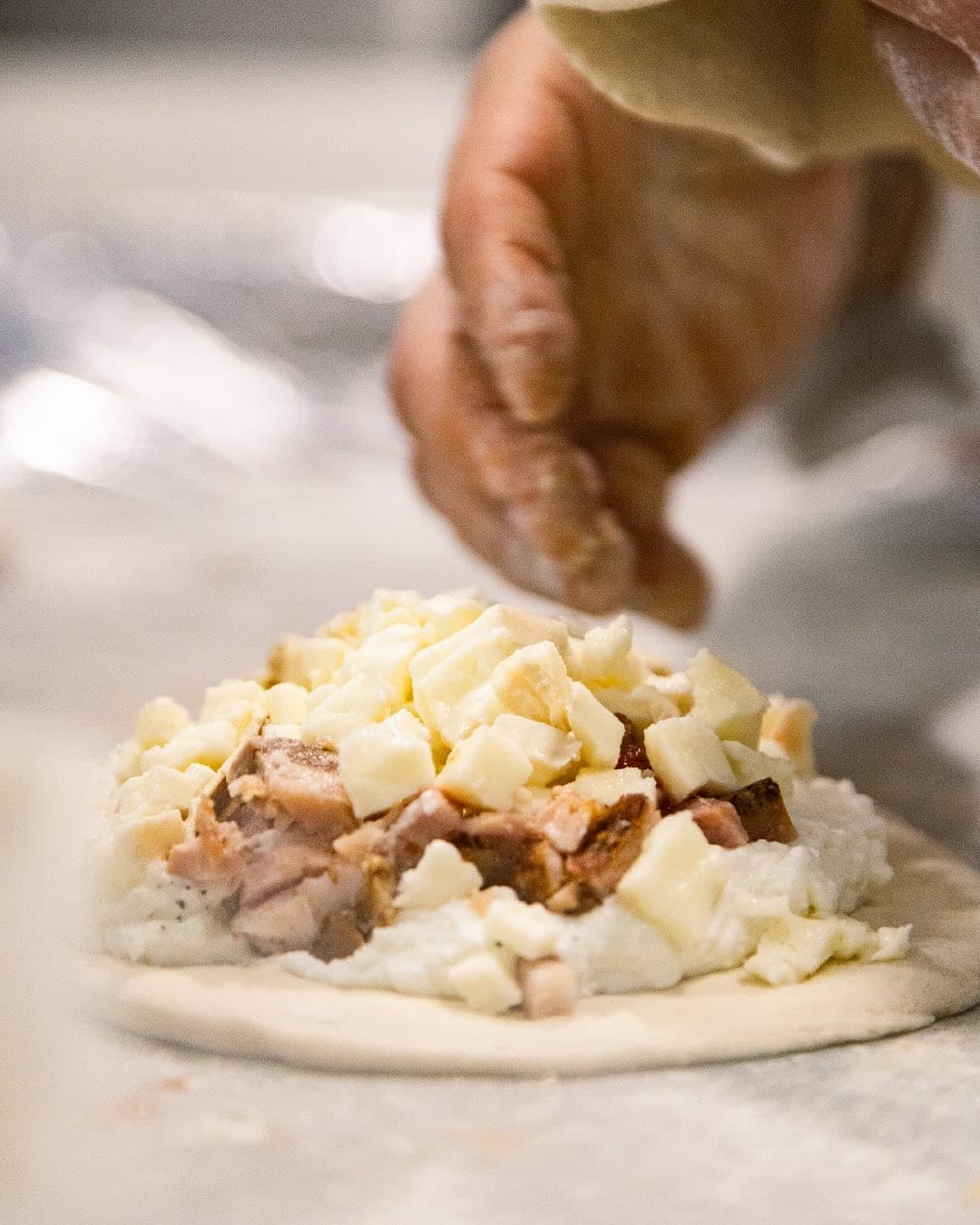 The process of making a pizza fritta