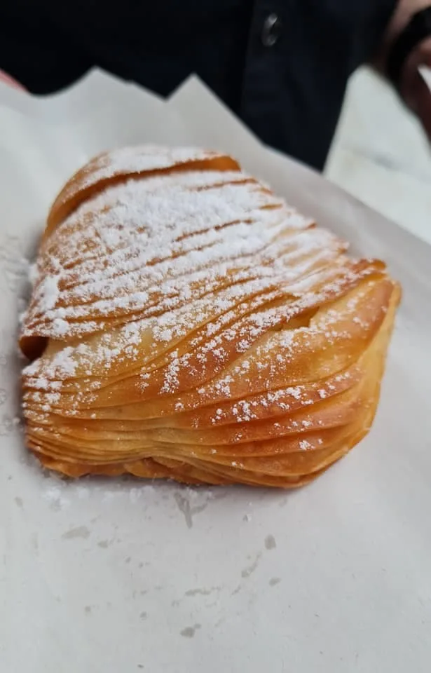 The sweet Sfogliatelle dusted in icing sugar