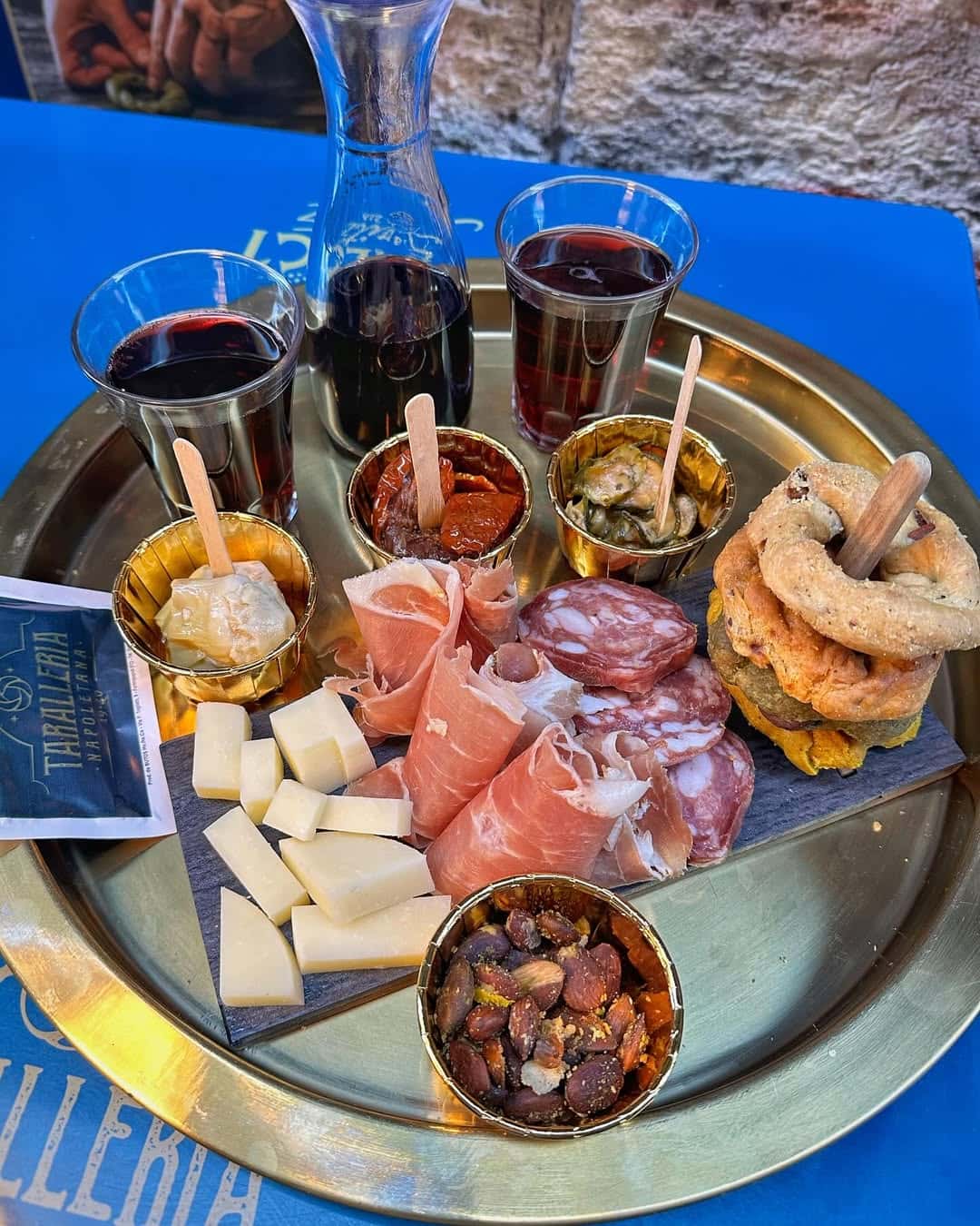 Neapolitan taralli served with drinks, wine, cold cuts and cheese