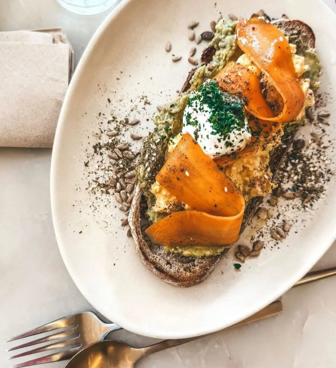 Smashed avo on toast with poached egg and carrot slithers