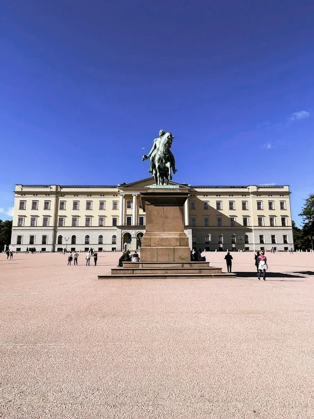 a statue of a horse in front of the royal palace in oslo norway