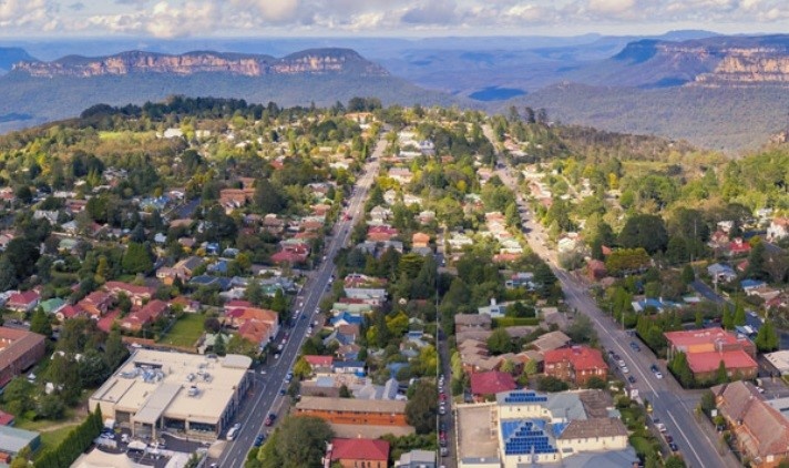 Katoomba village seen from the air, with Blue Mountains in the background