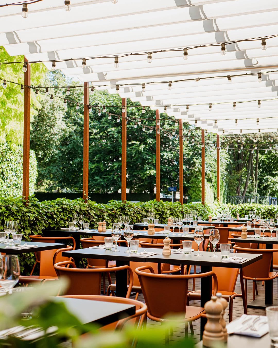 Outdoor dining for lunch at Colonel