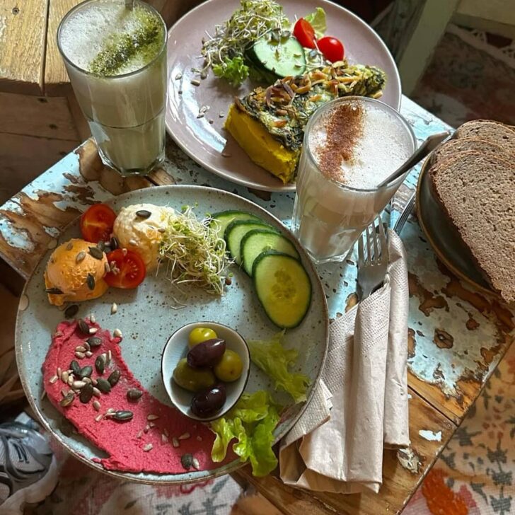 Lunch meals and hot drinks