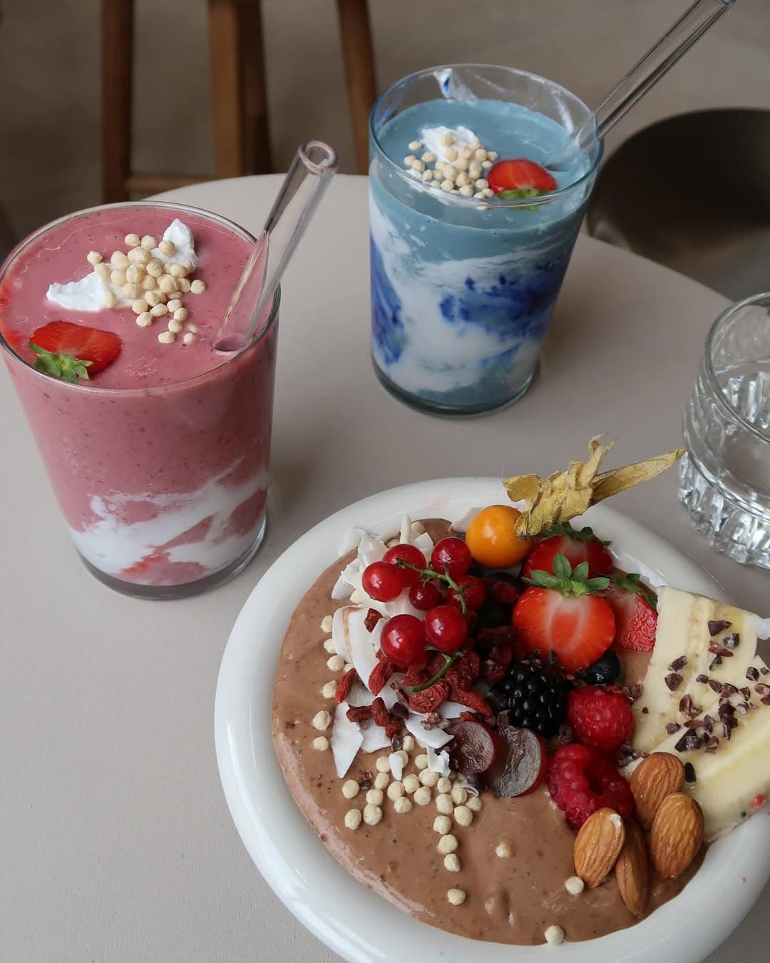 Protein pancakes and blue pea smoothies