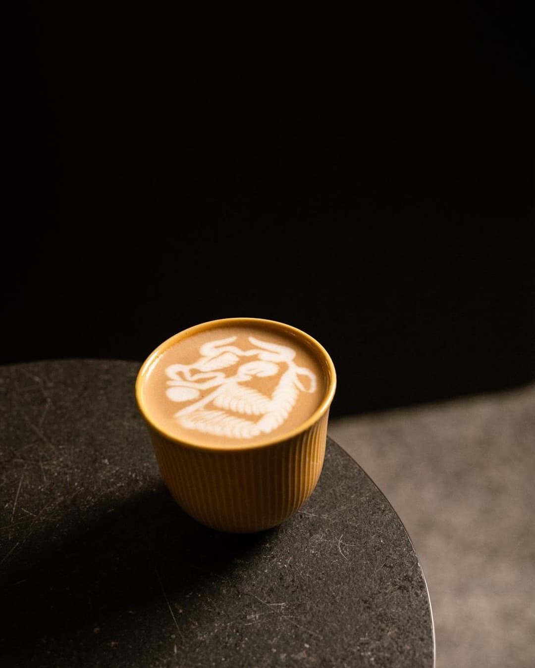 Every cup is designed with pretty coffee art