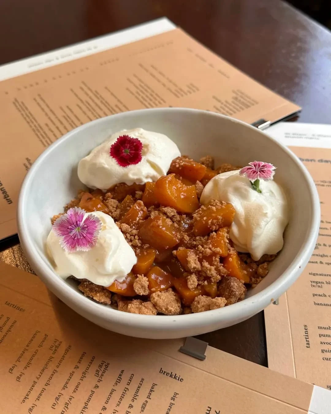 Peach crumble