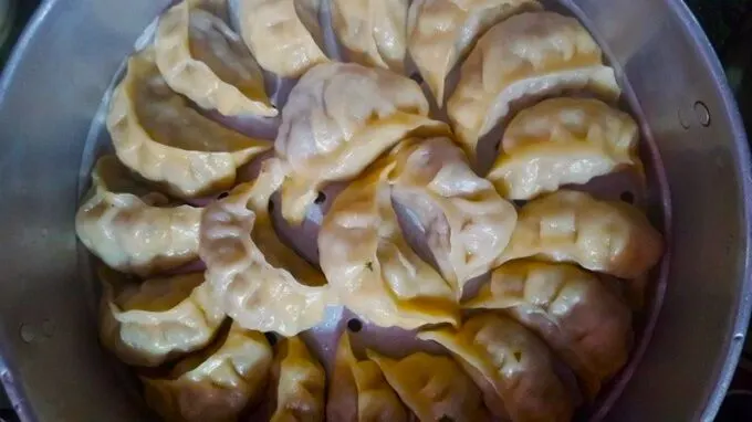 Steamer with momo dumplings