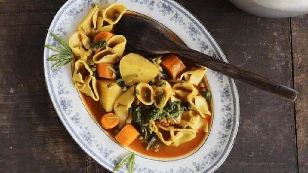 A dish of noodle stew 