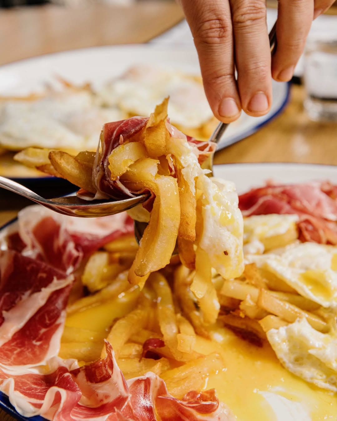 Spanish broken eggs with jambon