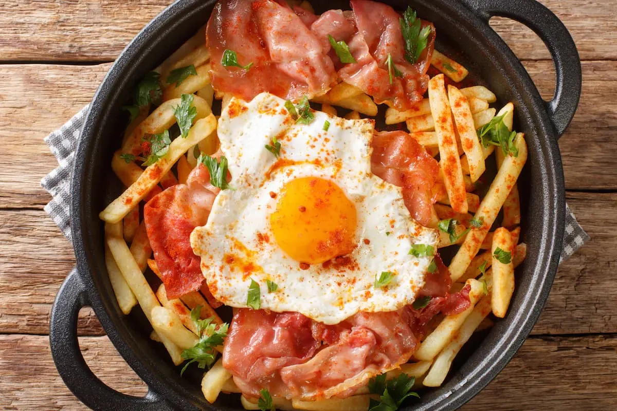 Huevos rotos are done with either diced potatoe or fries