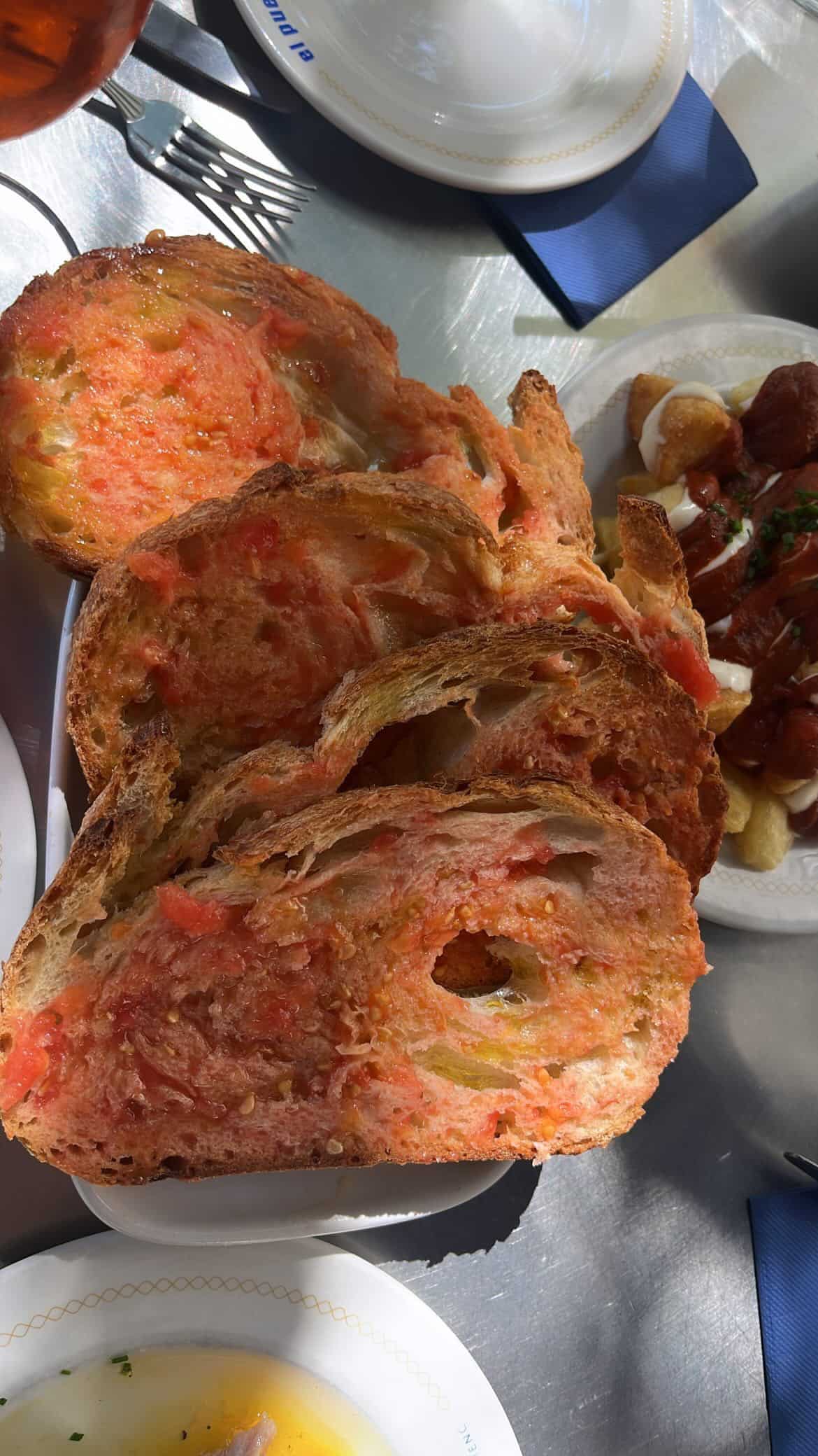 Tostada con Tomate (Toast with tomato)
