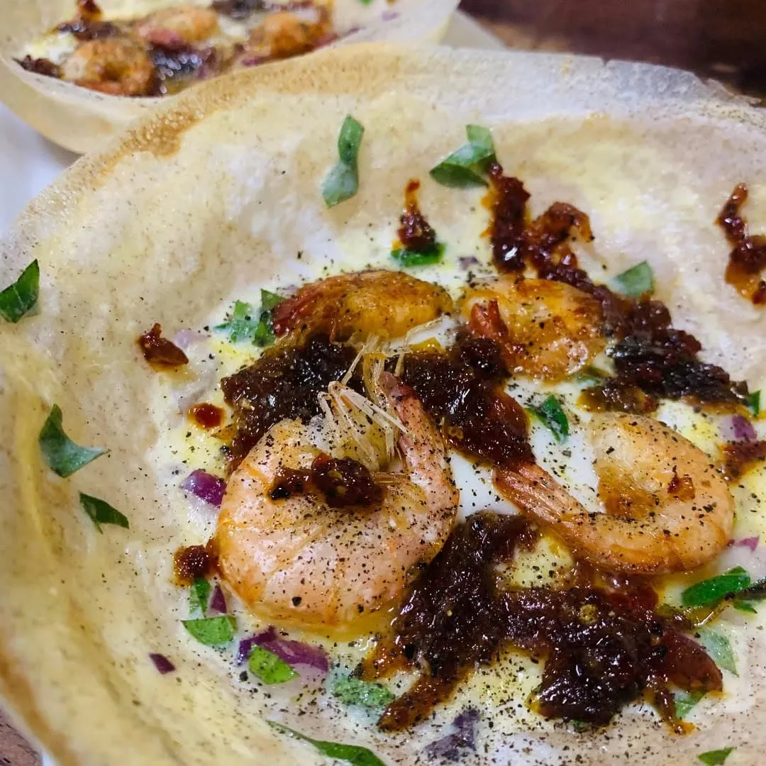 Cheesy devilled prawns hoppers