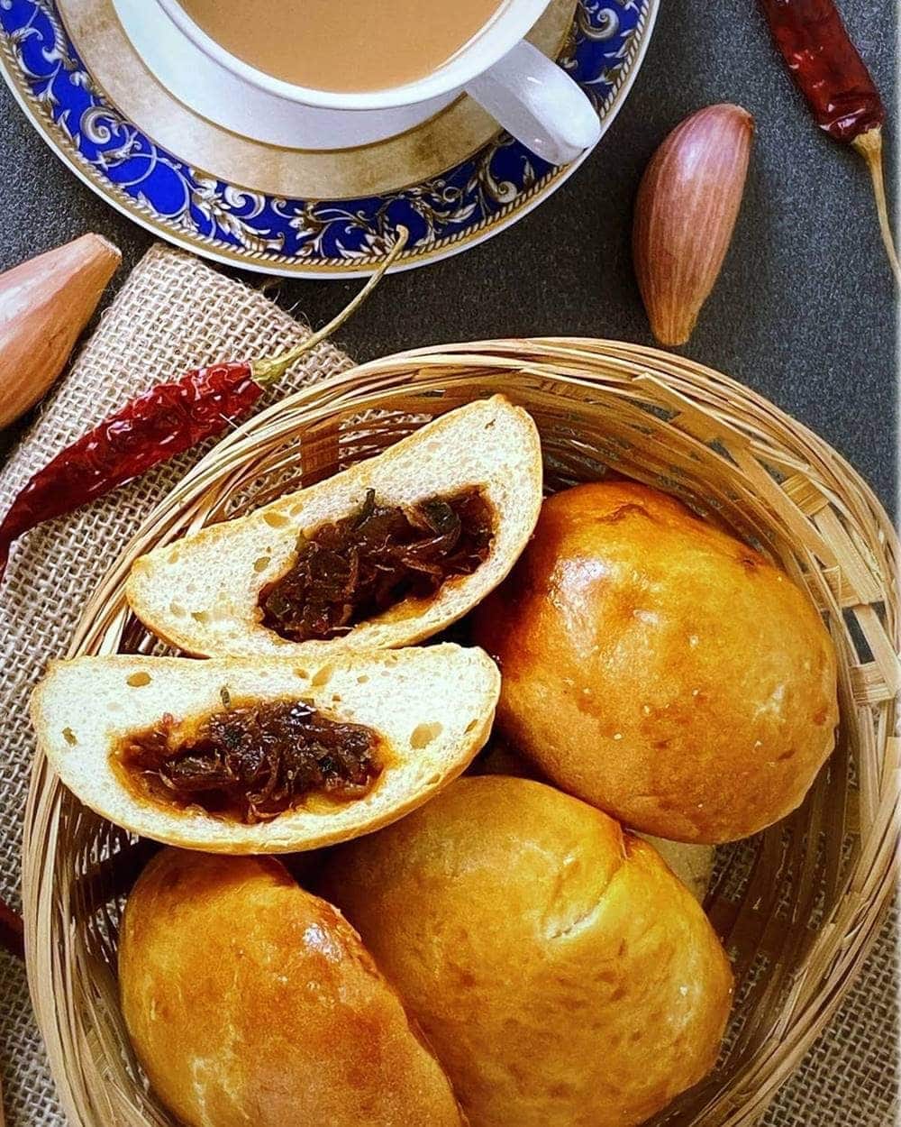 Buns filled with sweet caramelized onions