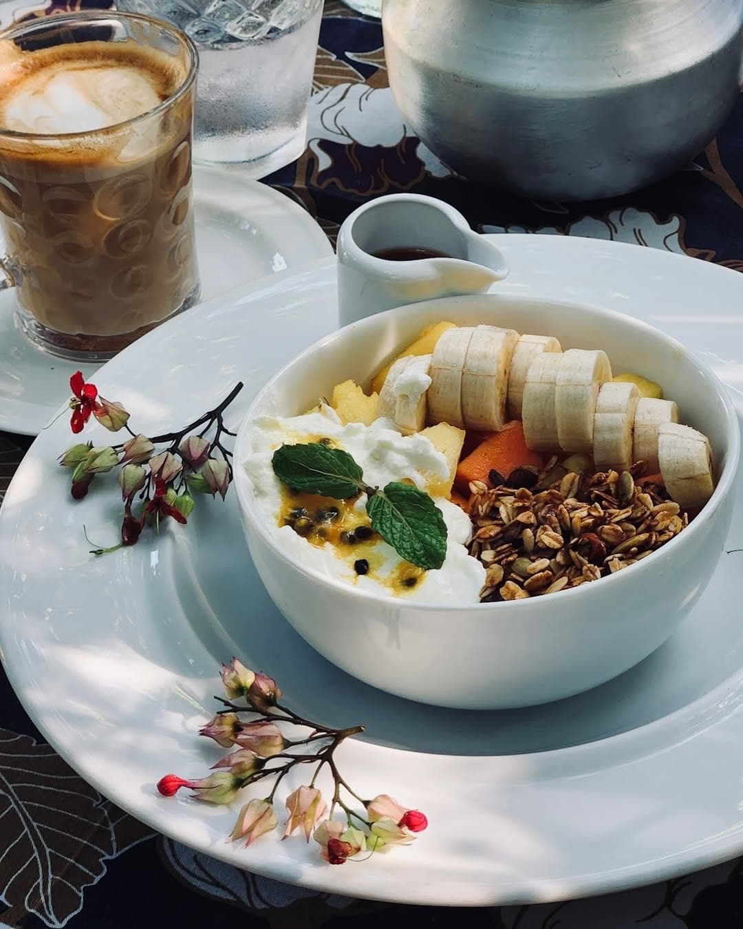 Healthy breakfast granola bowl
