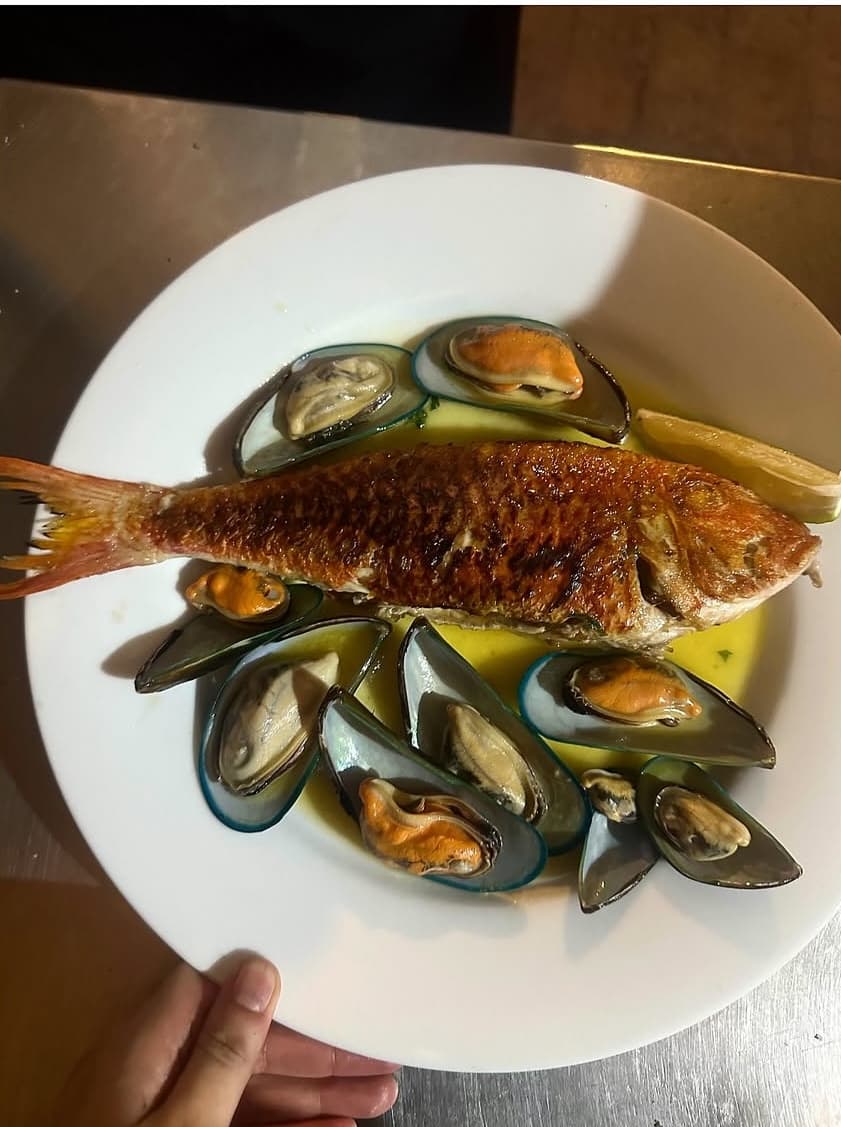 Whole grilled fish and mussels