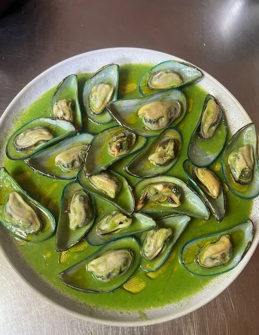 Mussels in a bright green parsley broth