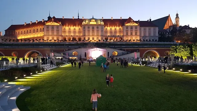 the royal castle in warsaw is a reconstruction of the original 16th century building