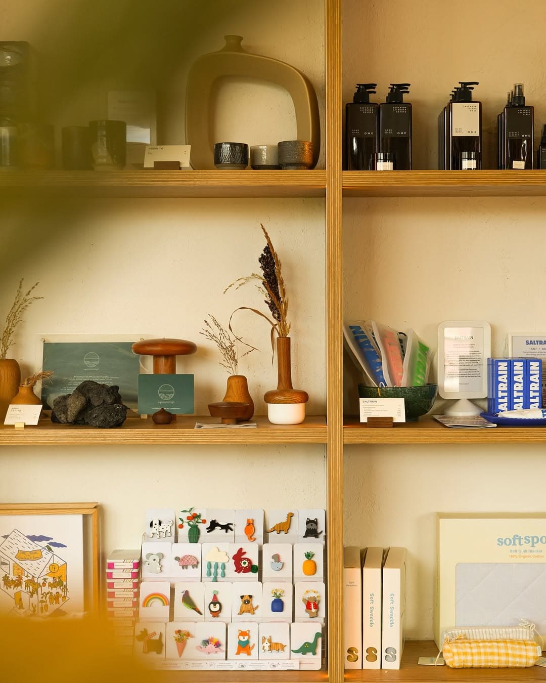 Shelf selling lifestyle products
