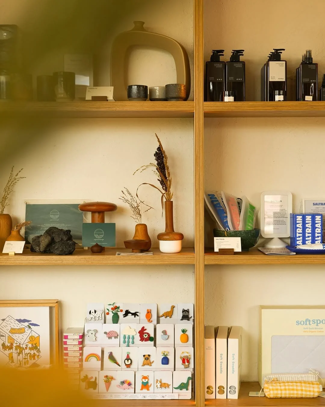 Shelf selling lifestyle products
