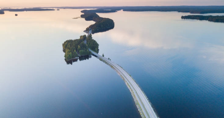 Pulkkilanharju and the road along it seen from the air, surrounded by a lake