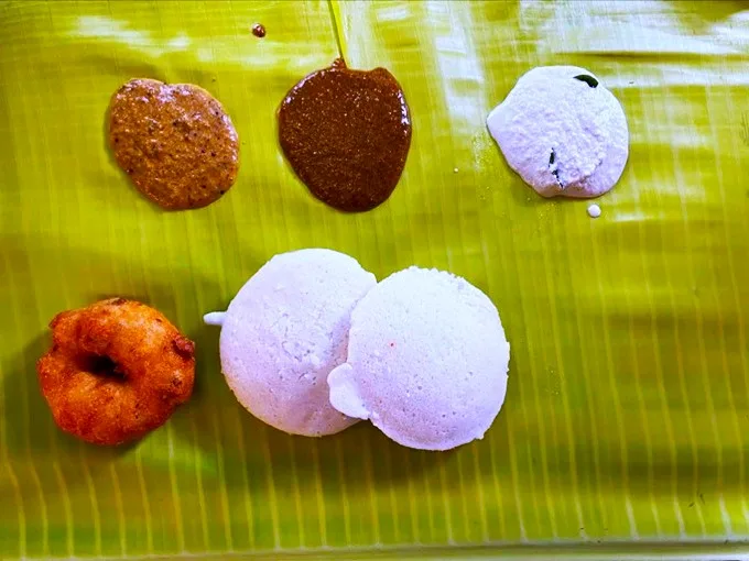 Banana leaf plate with idli