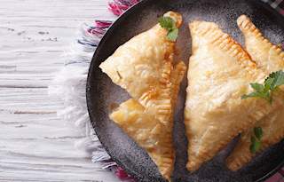 appleklatzen are a popular pastry parcel featuring apples from luxembourg