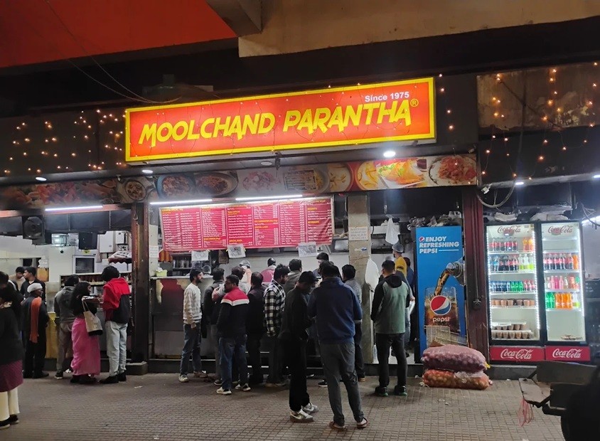 Customers in front of Moolchand Paratha 