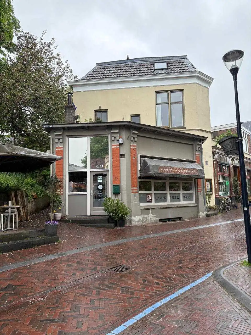 Puur Coffee shop seen from the outside