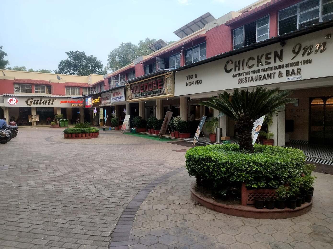 Pandara Road eateries in Delhi