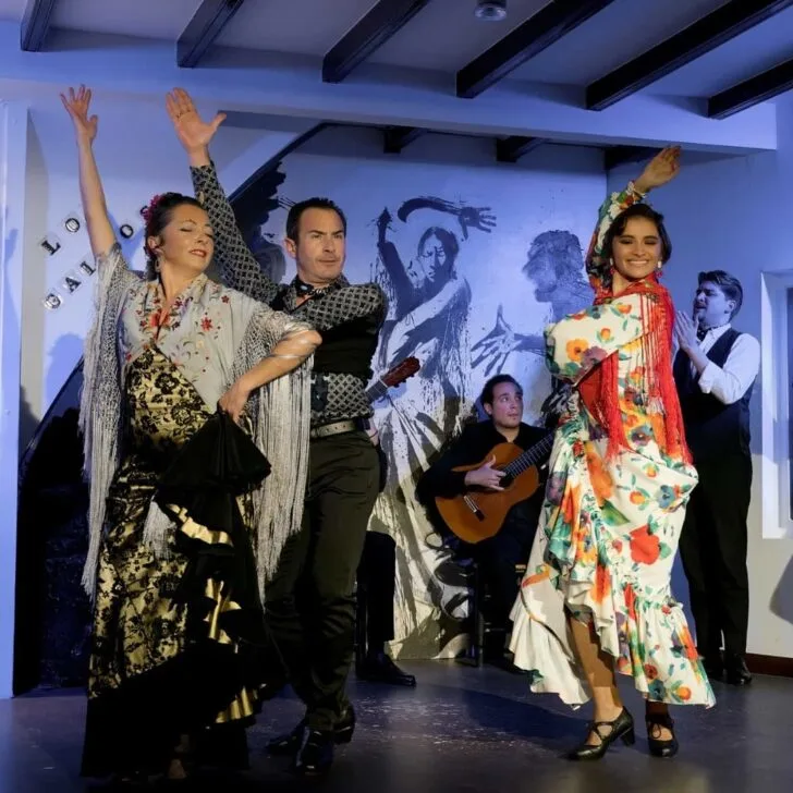 Dancers, singers and guitarists on thhe small Flamenco stage