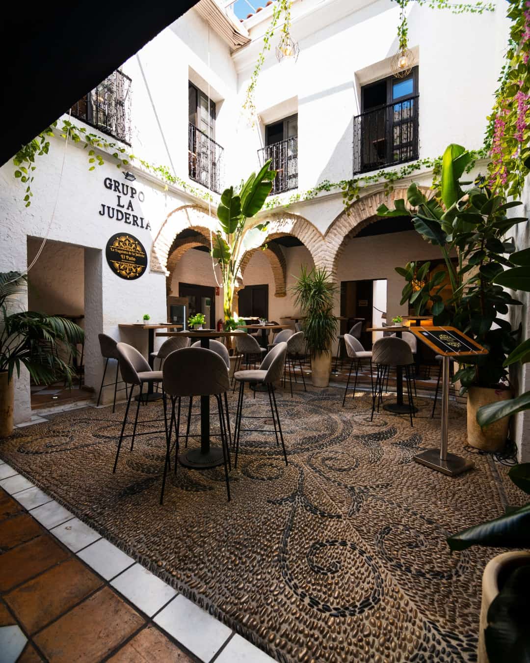 Courtyard setting