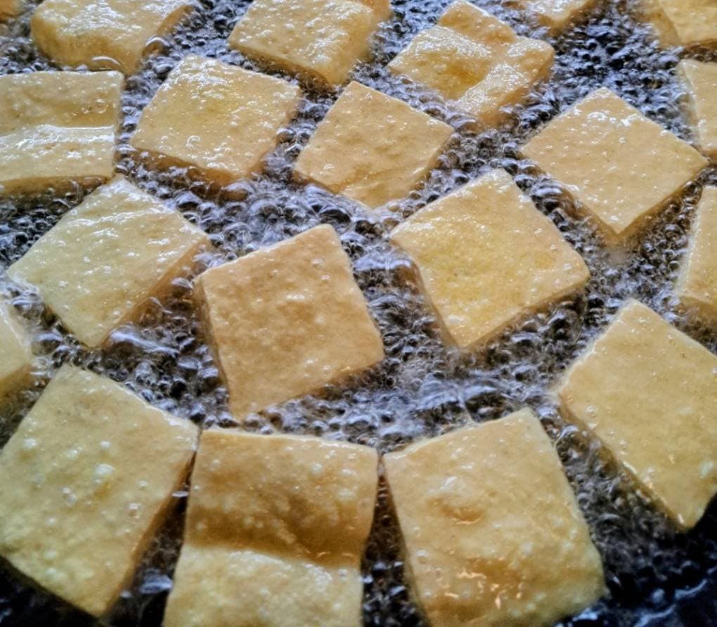 Stinky tofu frying