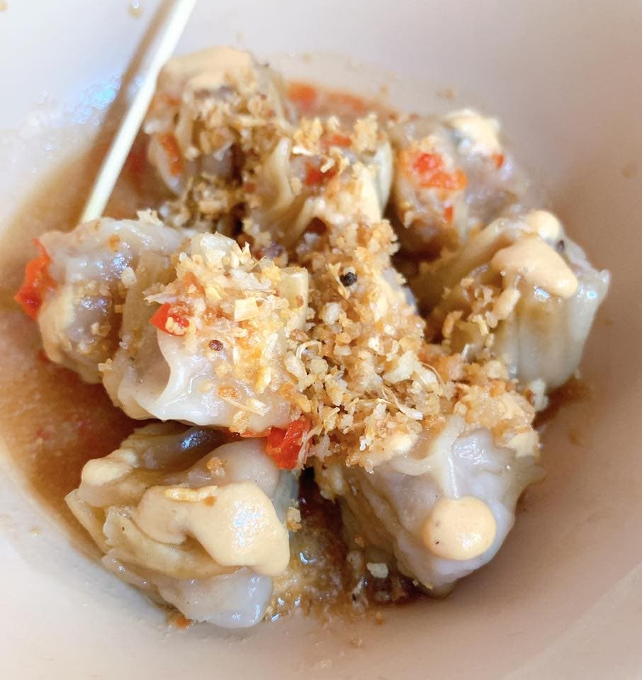 Pork dim sum topped with crispy shallots