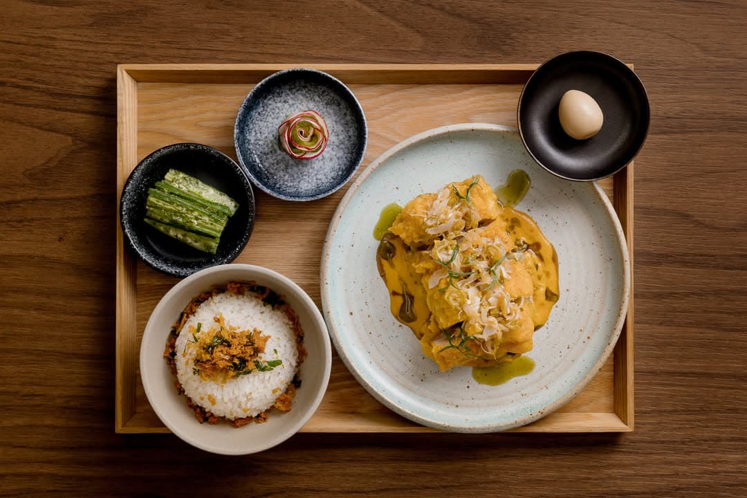 New generation Singapore style plates of food
