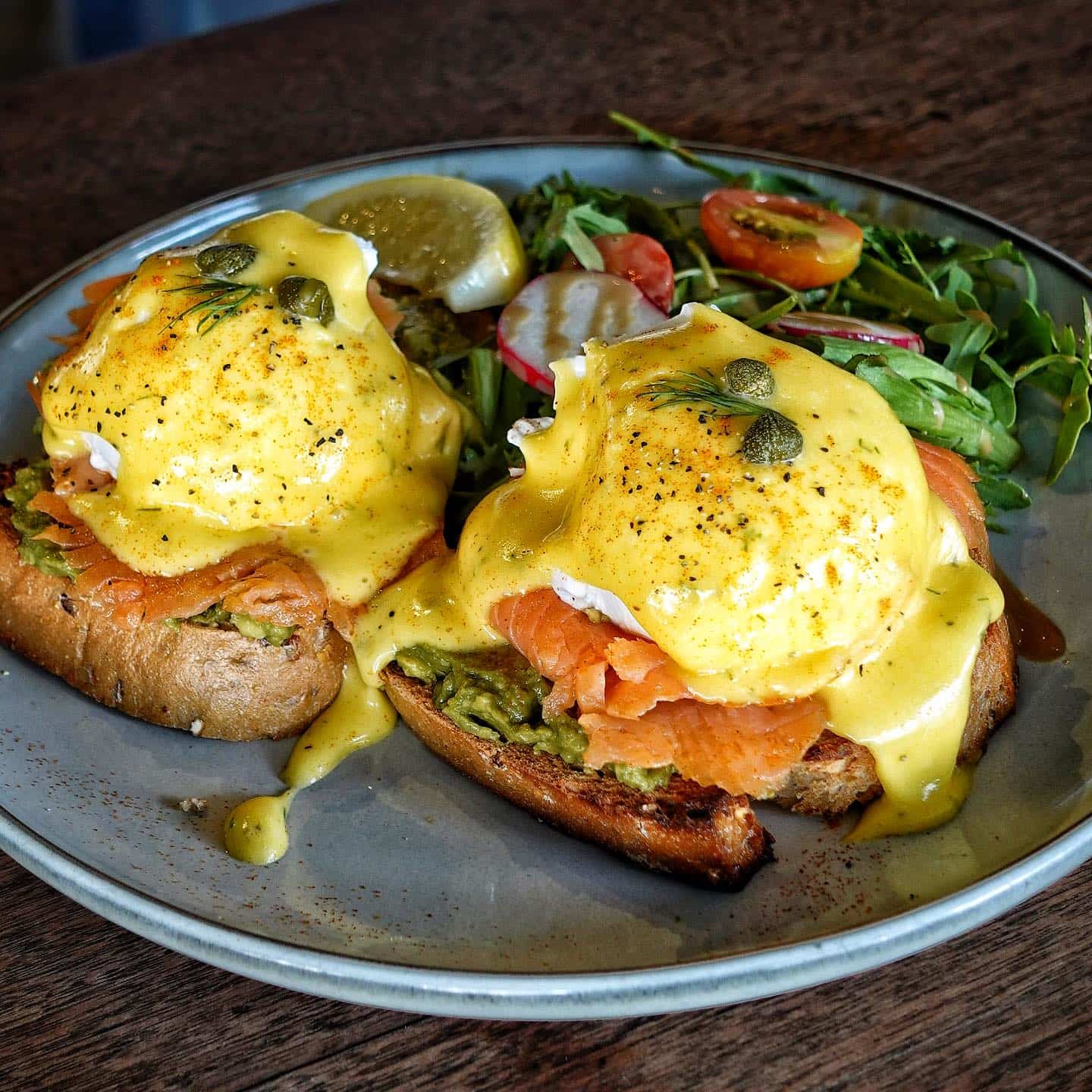 Salmon eggs benedict
