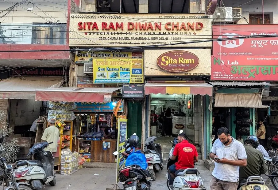 Popular chole bhature restaurant in Delhi, India