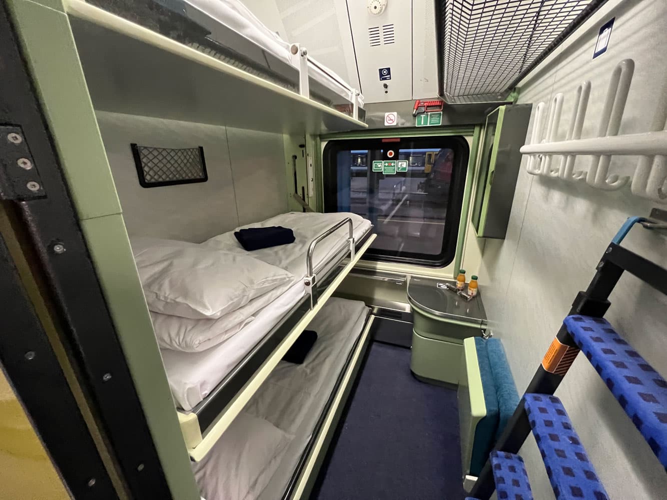 bunk beds on a euronight sleeper train